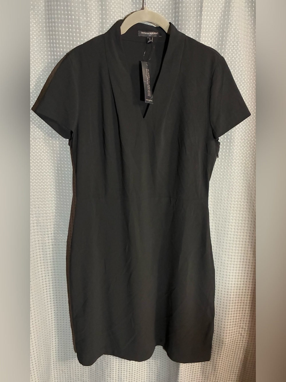 Banana Republic Black V-Neck Sheath Dress Sz 8 LBD Office Preppy Chic